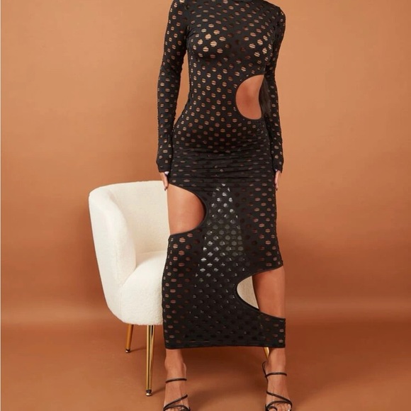 LONG SLEEVE CUT OUT | FULL LENGHT BODY CON DRESS - Picture 4 of 4